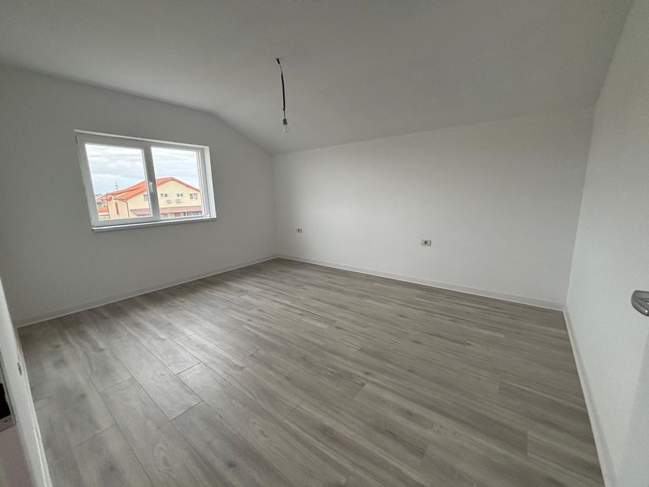 Vand casa individuala