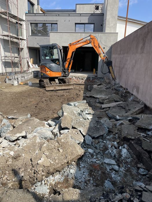 Inchiriez MiniExcavator Bobcat