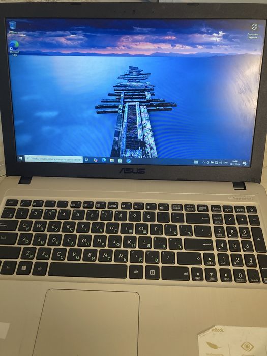 Ноутбук ASUS.