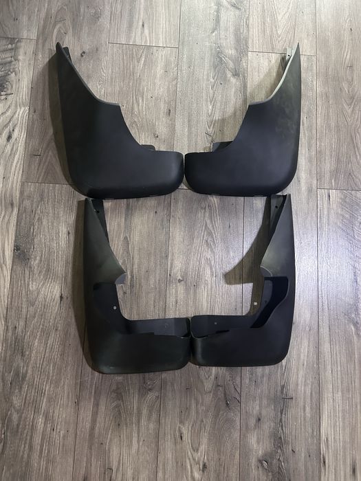 Продам брызговики перед зад на бмв е53