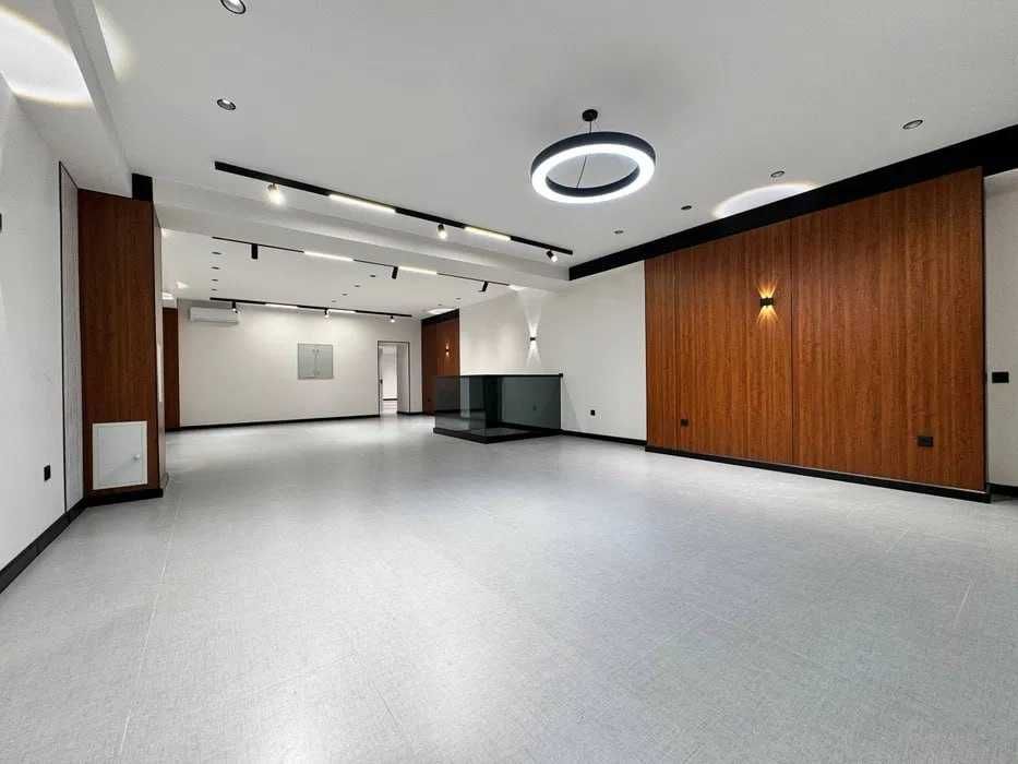 Продаётся коммерческое здание на первой линии | Нукусская | 910 м²