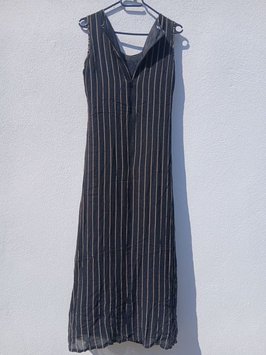Rochie Maxi Neagră cu Detalii Aurii – Stil Boho Chic