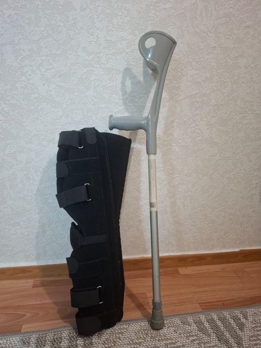 Коленный ортез, костыль