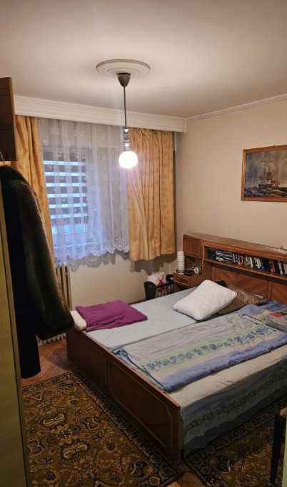 Vand apartament 3 camere ,decomandat, Bibescu Vodă,et.6,incalzire centralizata conf 1 - Pitesti