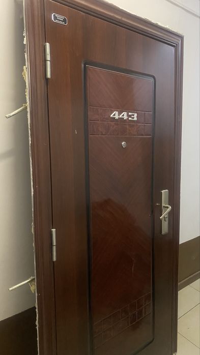 Продам входную дверь