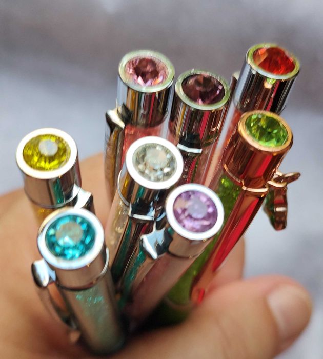 Pix cu logo ,,Swarovski,, în cutie pentru cadou