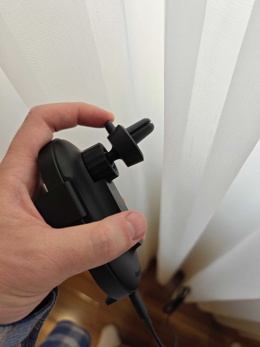 Продам зарядку для телефона Mi 20W Wireless Charger