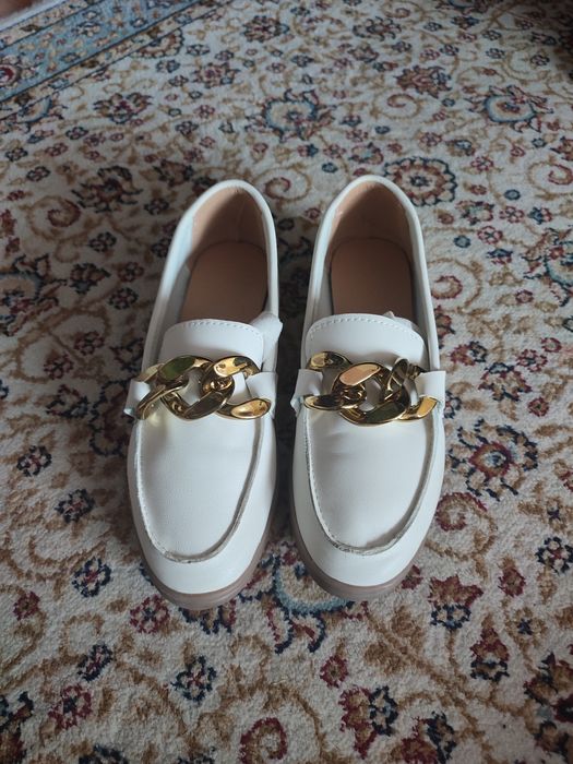 Продам лоферы и туфли