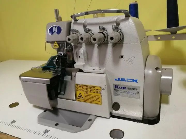 Продается промышленный 4х ниточный оверлок