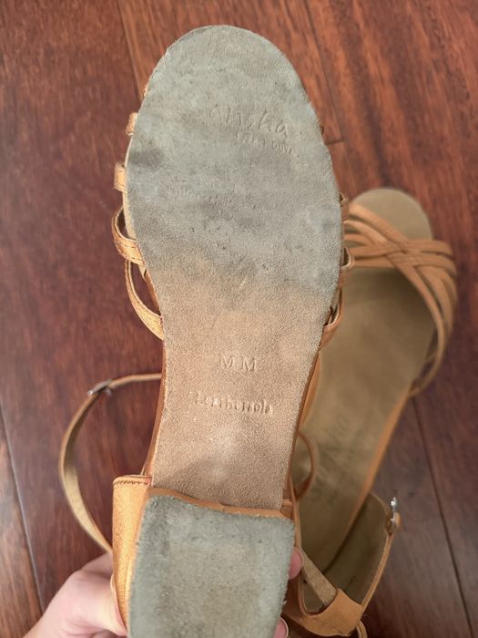 Платье и туфли для танцев