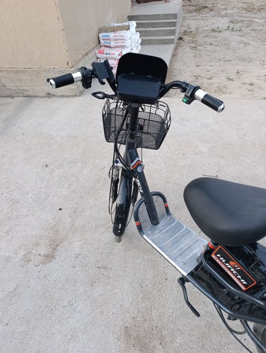 Elektrovelsiped.   .