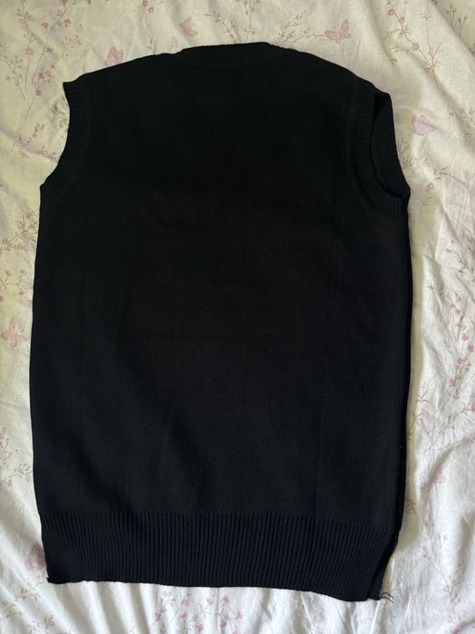 жилет с v-вырезом