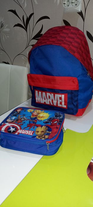 Set ghiozdan+gentuță Marvel