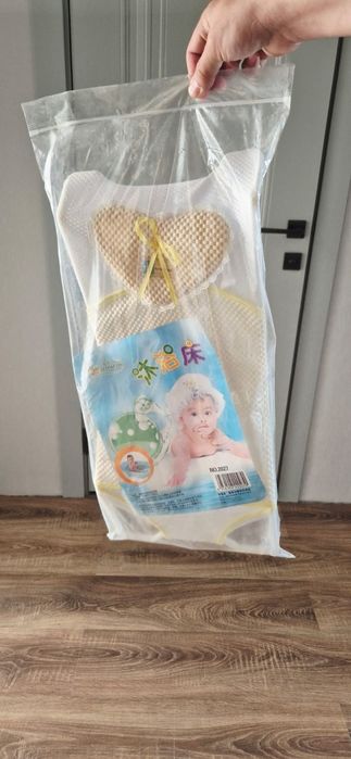 Шезлонги и подставка для купания.
