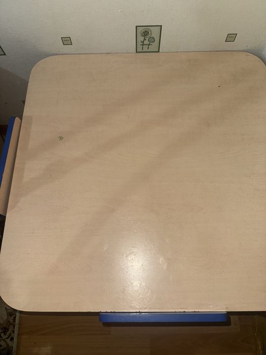 Детский стол со стульями,деревянный