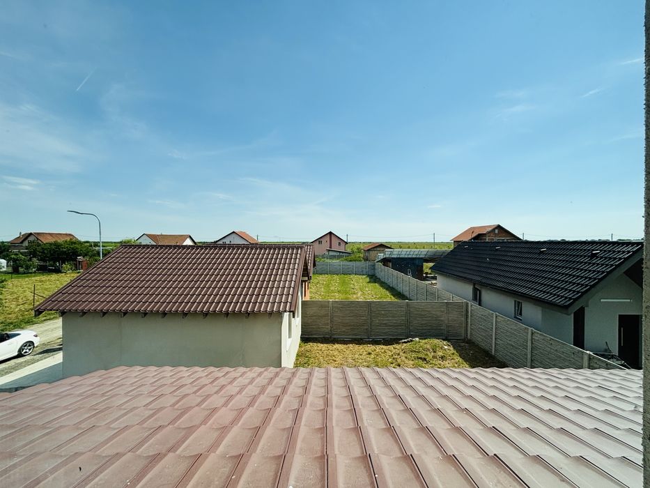 Casa individuala la gri de vanzare