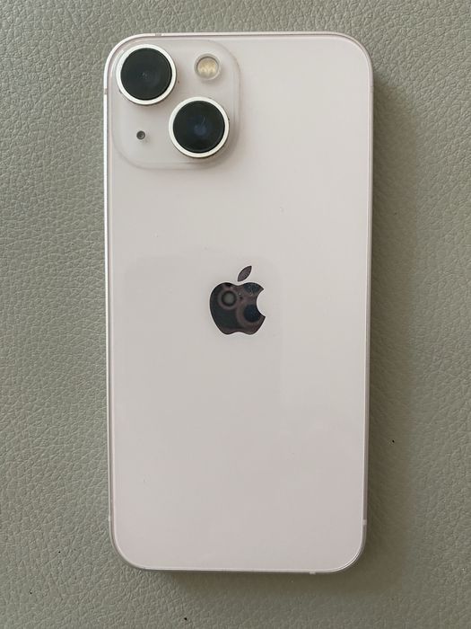 Iphone 13 mini бледо розов почти бял