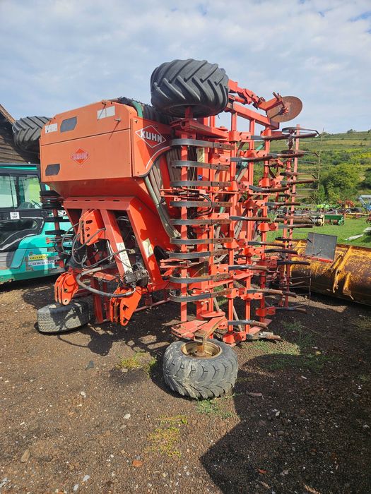 vand/ schimb semanatoare de paioase Kuhn Megant 500
