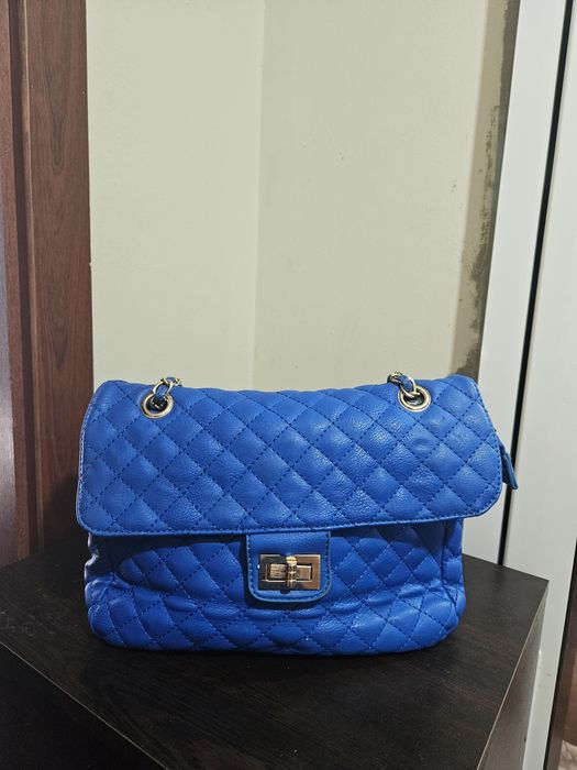 Синя чанта с дълга дръжка