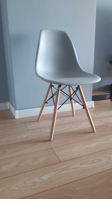 Трапезен стол Нов