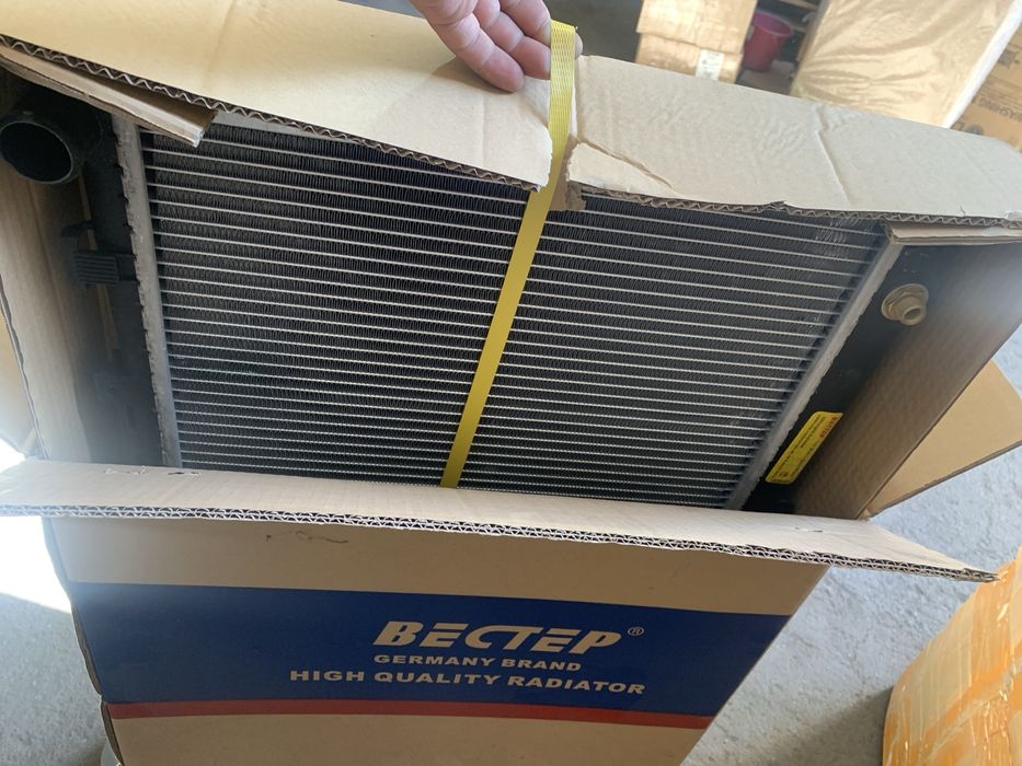 Радиатор новый оригинал немецкий