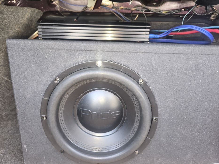 Продам сабвуфер в хорошем состаяние