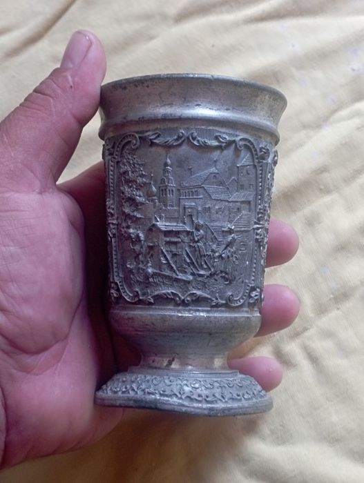 Antikvar buyumlar hammasi optim sotiladi