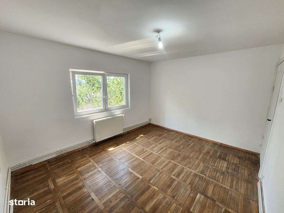 Vand apartament  2 camere decomandat zona Lunei 56mp