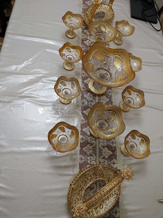 Богема ва чинни идишлар сотилади