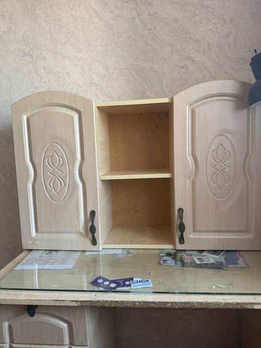 Продается письменный стол и навесная тумба