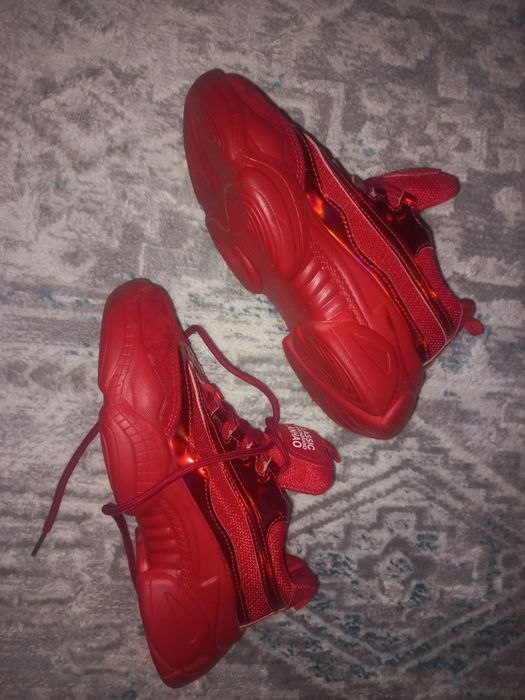 Продам кросовки женские