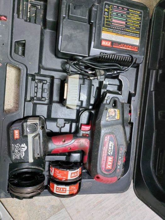 De vanzare vibrator +masina legat fier+telemetru cu trepiedin stare f