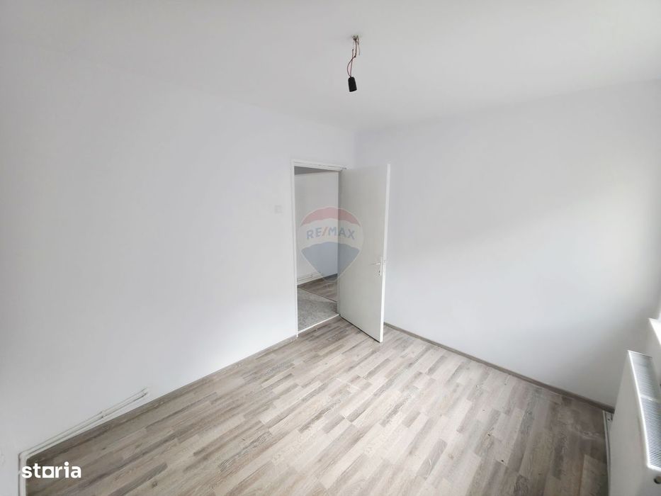 Apartament cu 3 camere de vânzare în zona Maratei