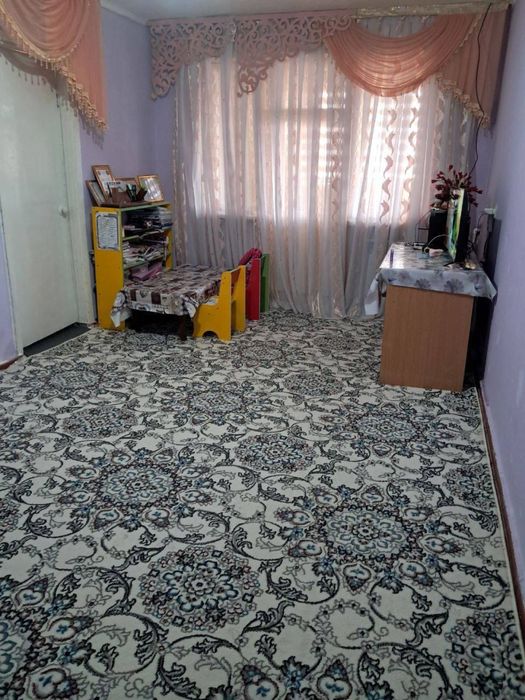 Срочно продаеться квартира 2 комнатная в городе Чирчик 8 микрорайоней