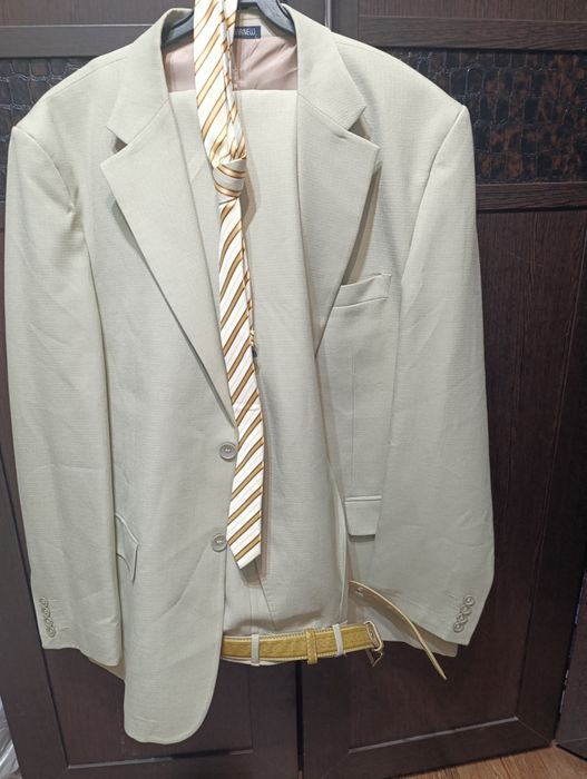 Продам мужской костюм