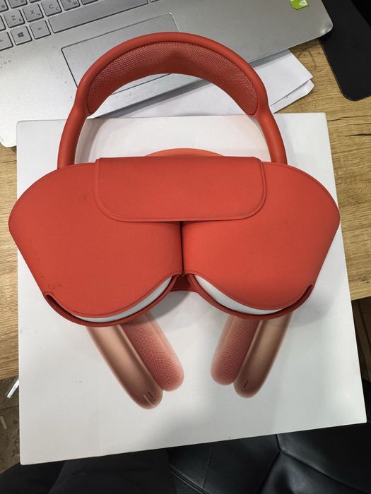 Apple Airpods max pink