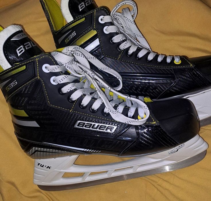 Коньки хоккейные