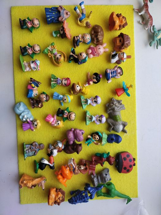 Продам значки ,Киндеры и тд