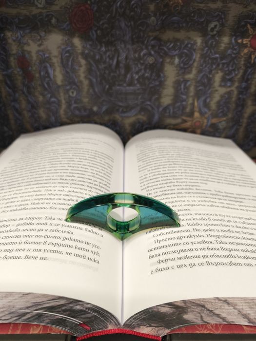 Държач на книжни страници от епоксидна смола