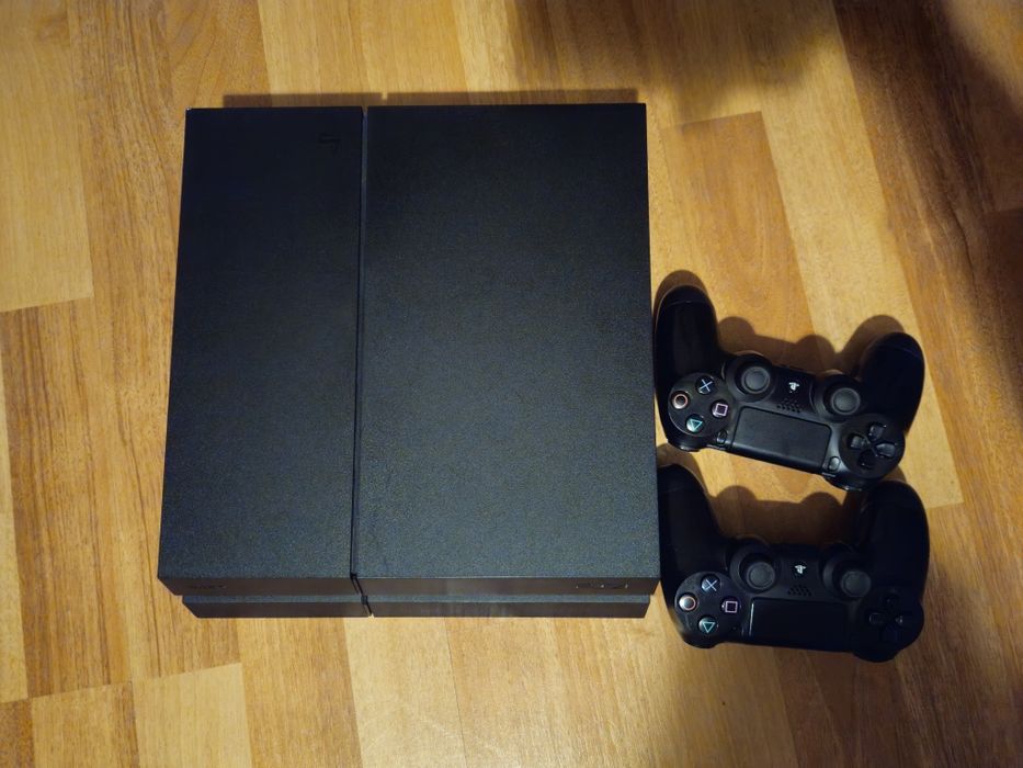 Consola Playstation 4 1TB + 2 controllere