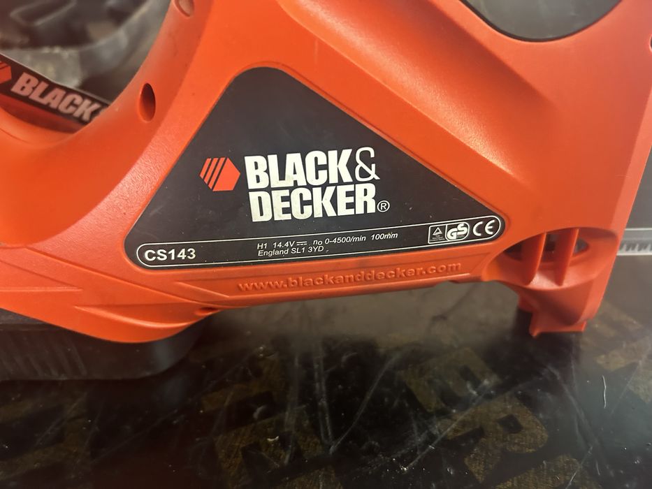 Прав трион на батерия BLACK AND DECKER