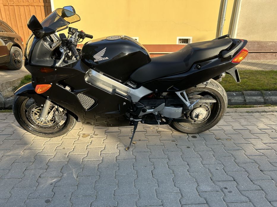Se vinde honda vfr800