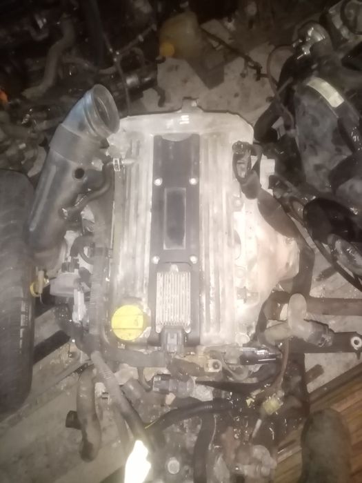 Капот Opel Зафира из Германии