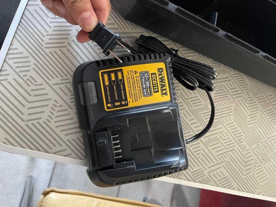 Акумулаторен такер за бетон DeWALT DCN890N