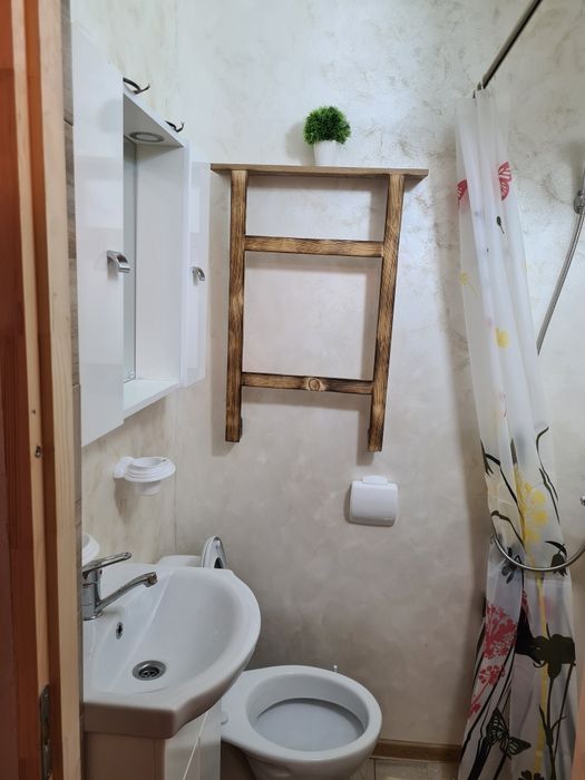 Ofer garsonieră spre chirie, doar pe termen  lung.