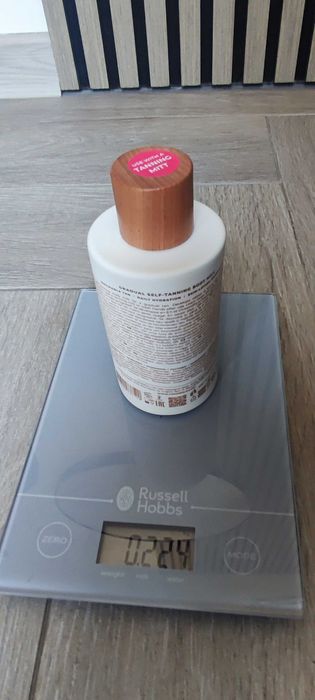 Ser de fata autobronzant cu acid hialuronic manusa si Laptele de corp SOLIS