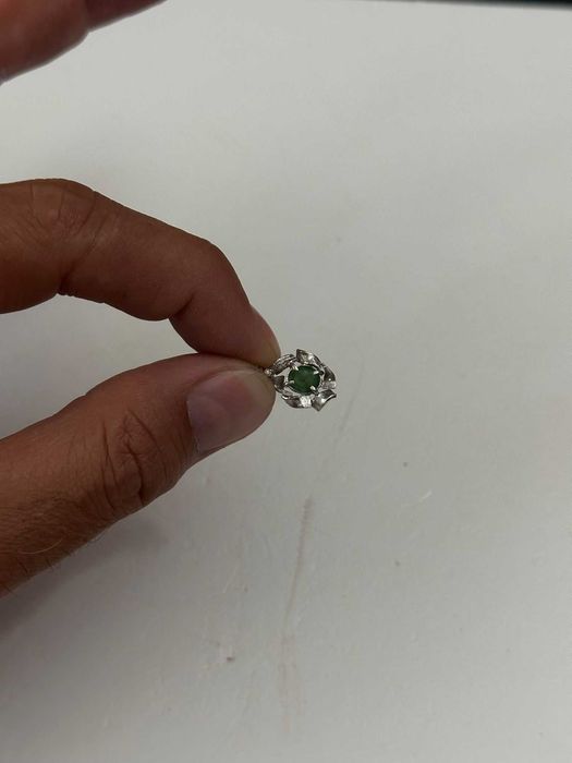LANT + PANDANTIV AUR alb 18K + Smarald = 0.50CT + 1 Diamant - 3.8g. !