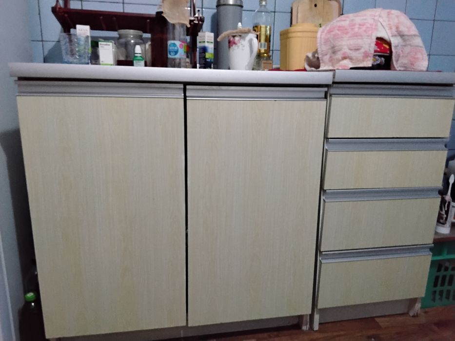 Продам столешницу и тумбочку