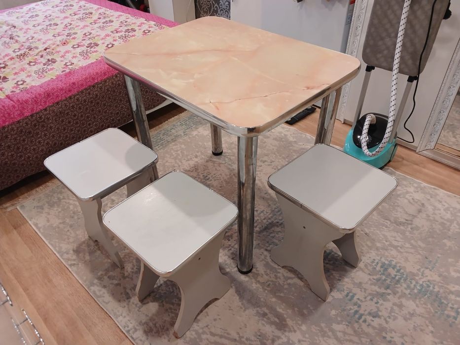 Продам стол со стульями