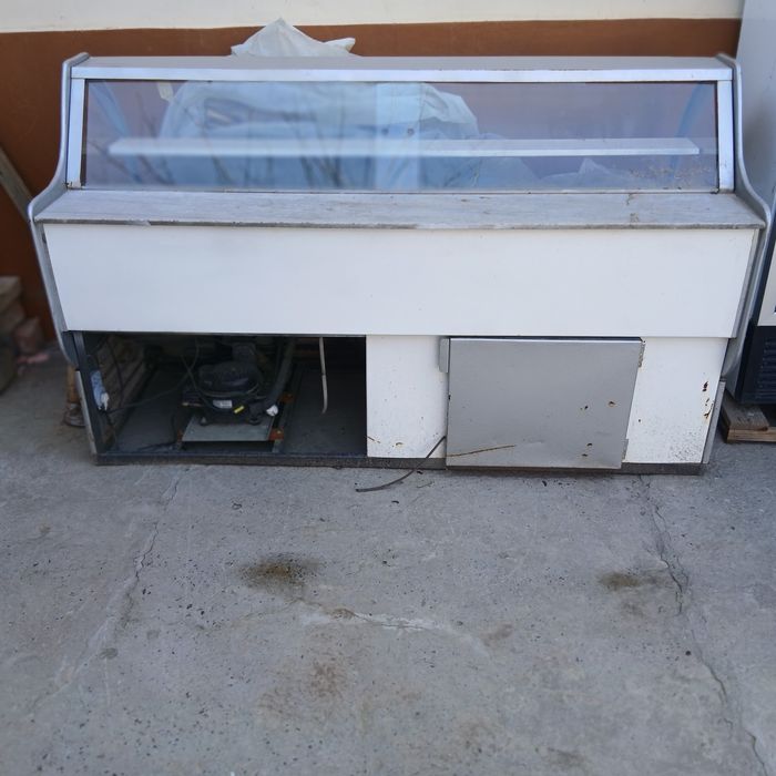 Vetrina xaladelnik AZN xolati yangidak muzlatkich